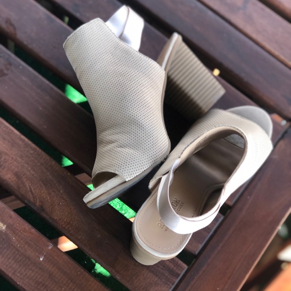 Kenneth Cole Reaction heels - Picture 4 of 5